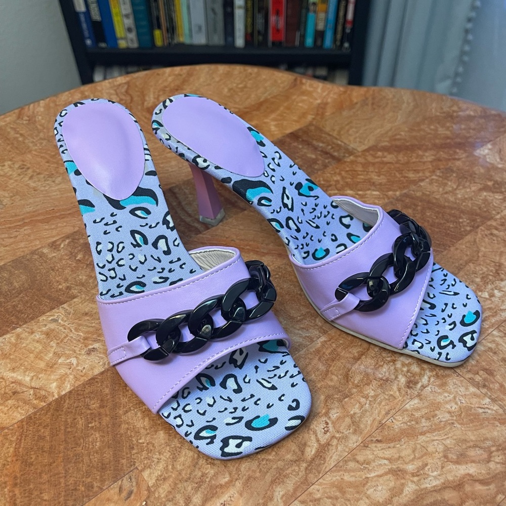 NWOT  YASIRUN | Purple Chain-Accent Sandal   ZL840